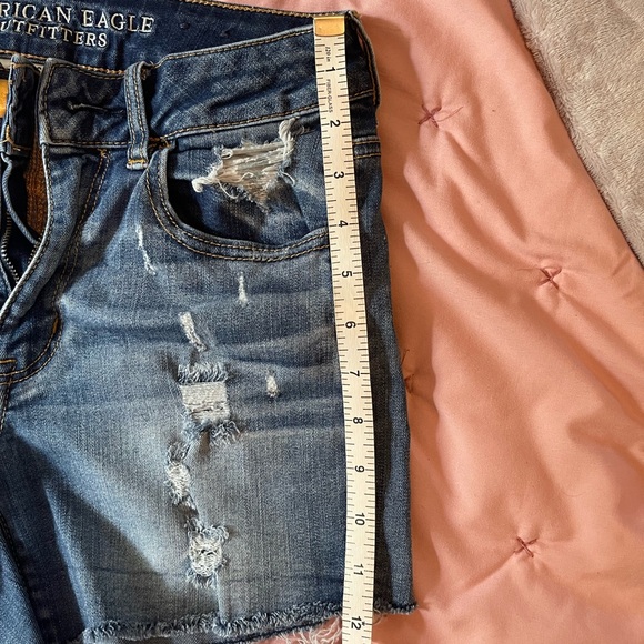 American Eagle Hi-Rise Shortie Distressed Jean shorts size 4 - Picture 3 of 8